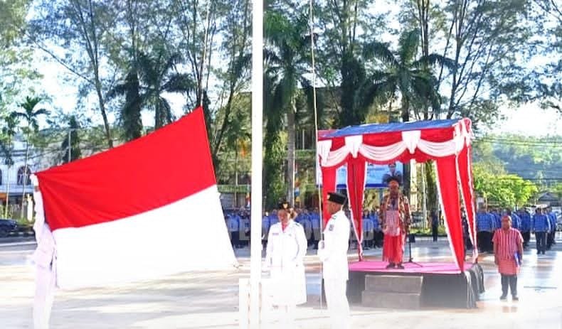 Gubernur PBD Elisa Kambu Pimpin Upacara Peringatan Hardiknas 2025 dan Launching Program Sekolah Gratis